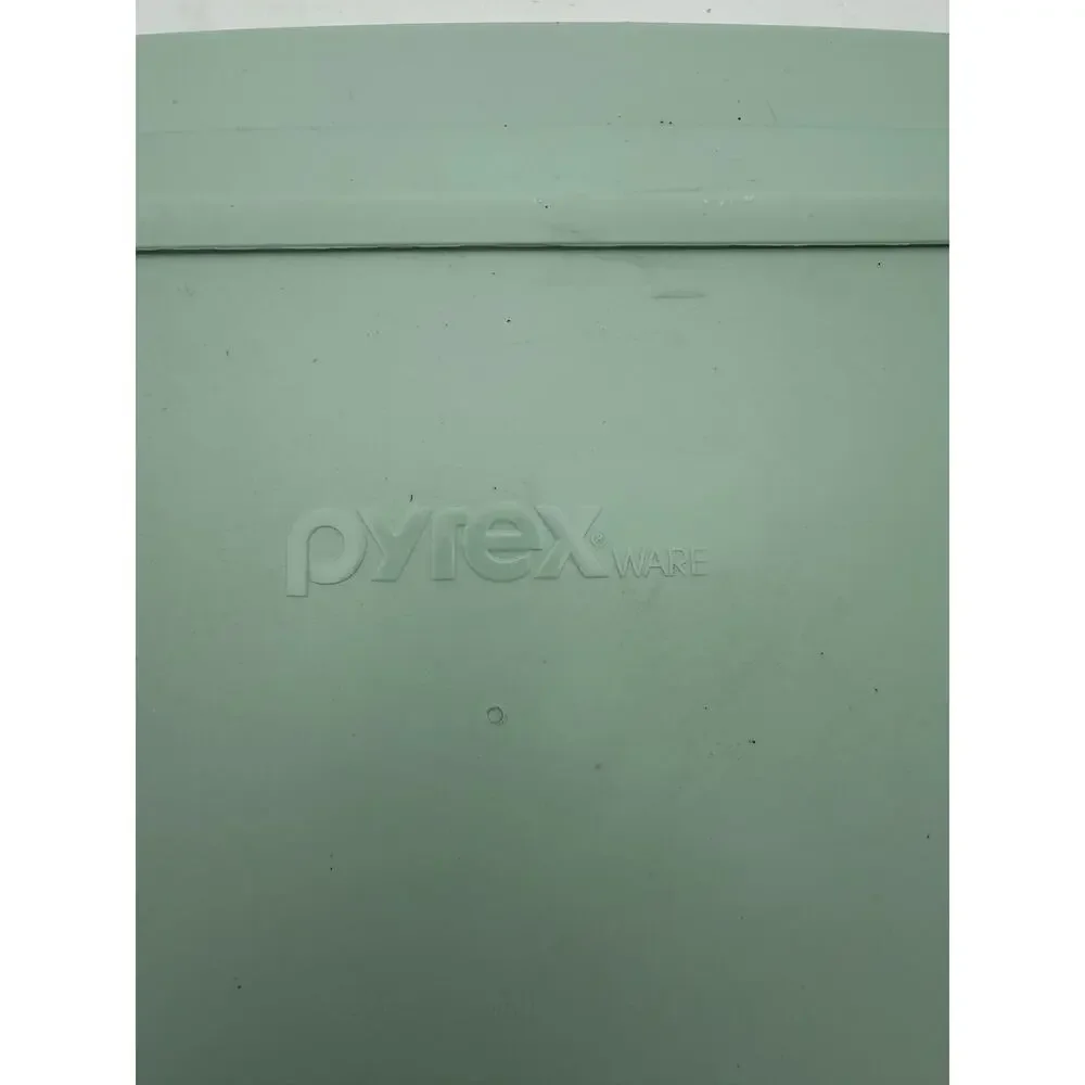 Pyrex Glass Baking Dish with Sage Green Plastic Lid Rectangle Casserole Dish